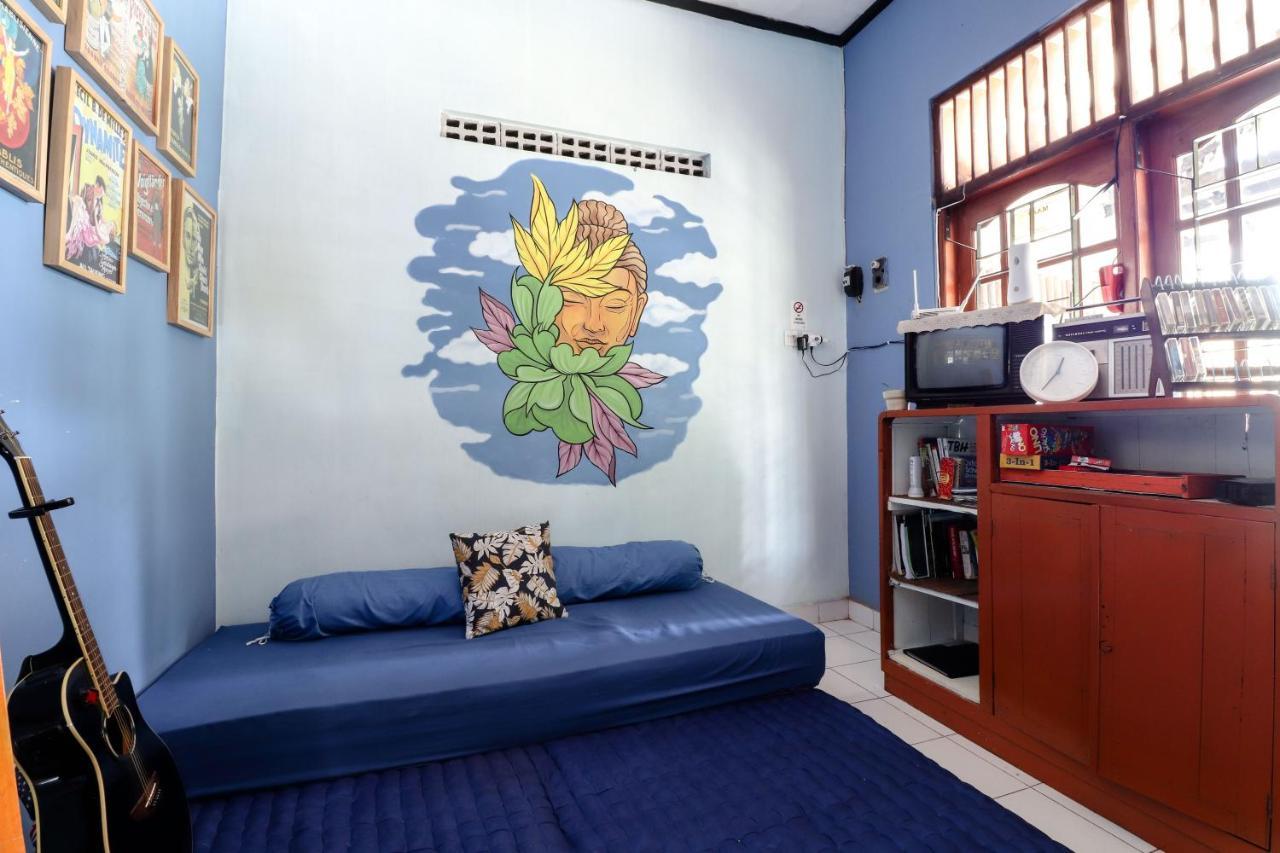 Alexiz Hostel *