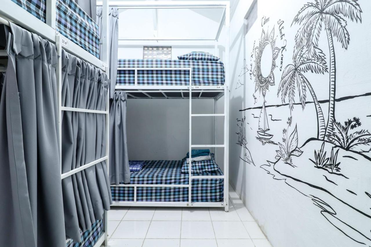 Alexiz Hostel *