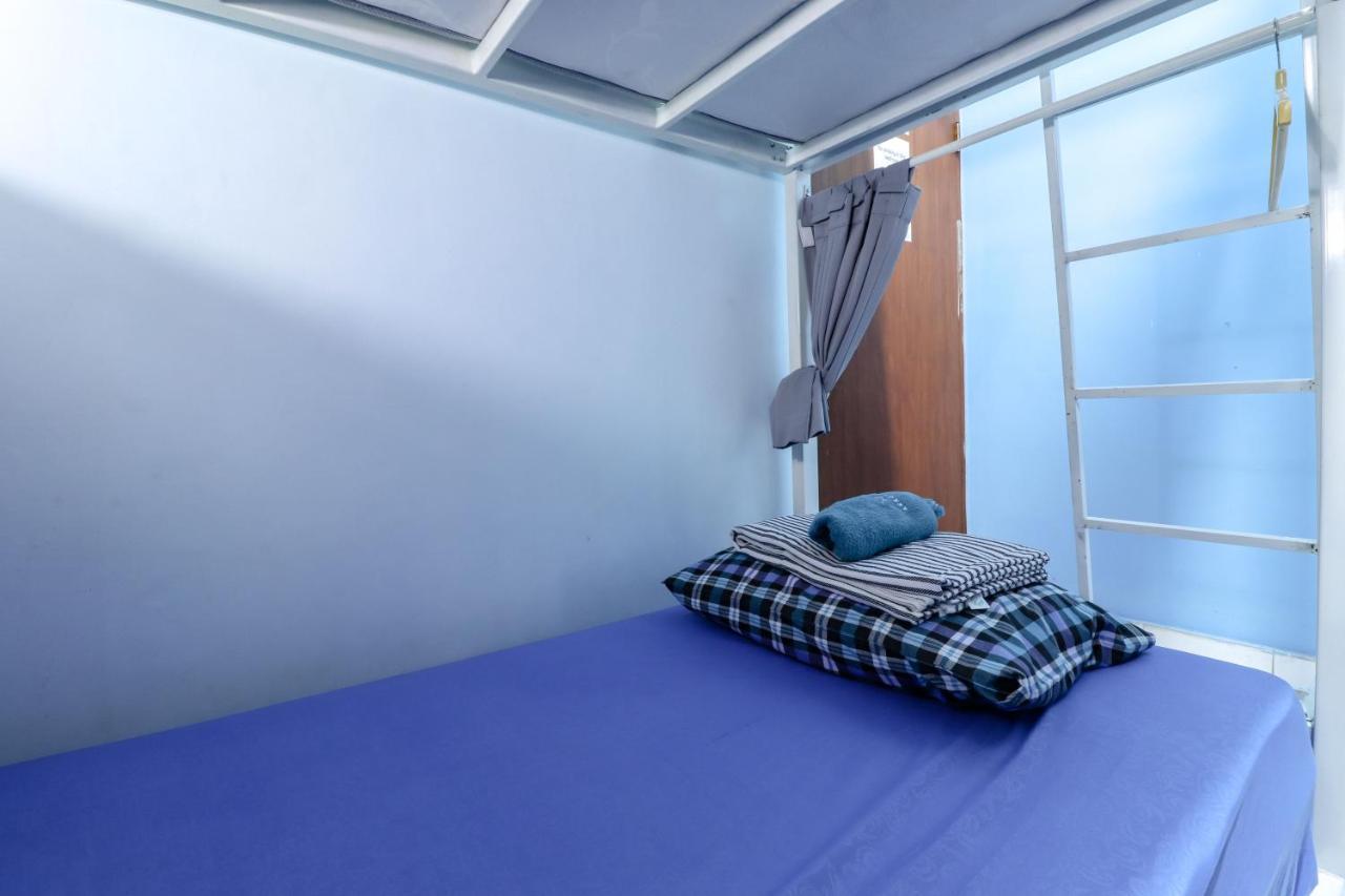 Alexiz Hostel *